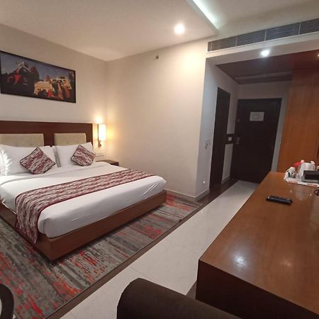 Ramada By Wyndham Varanasi Katesar Chandauli 外观 照片