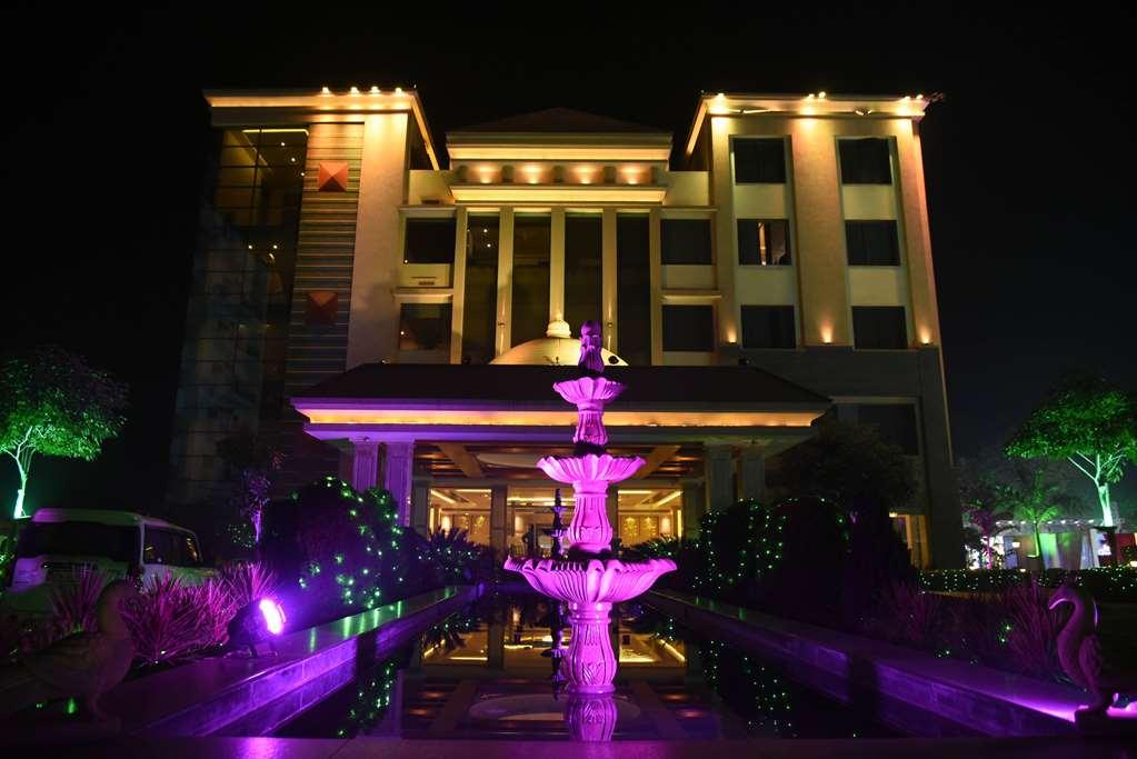 Ramada By Wyndham Varanasi Katesar Chandauli 外观 照片