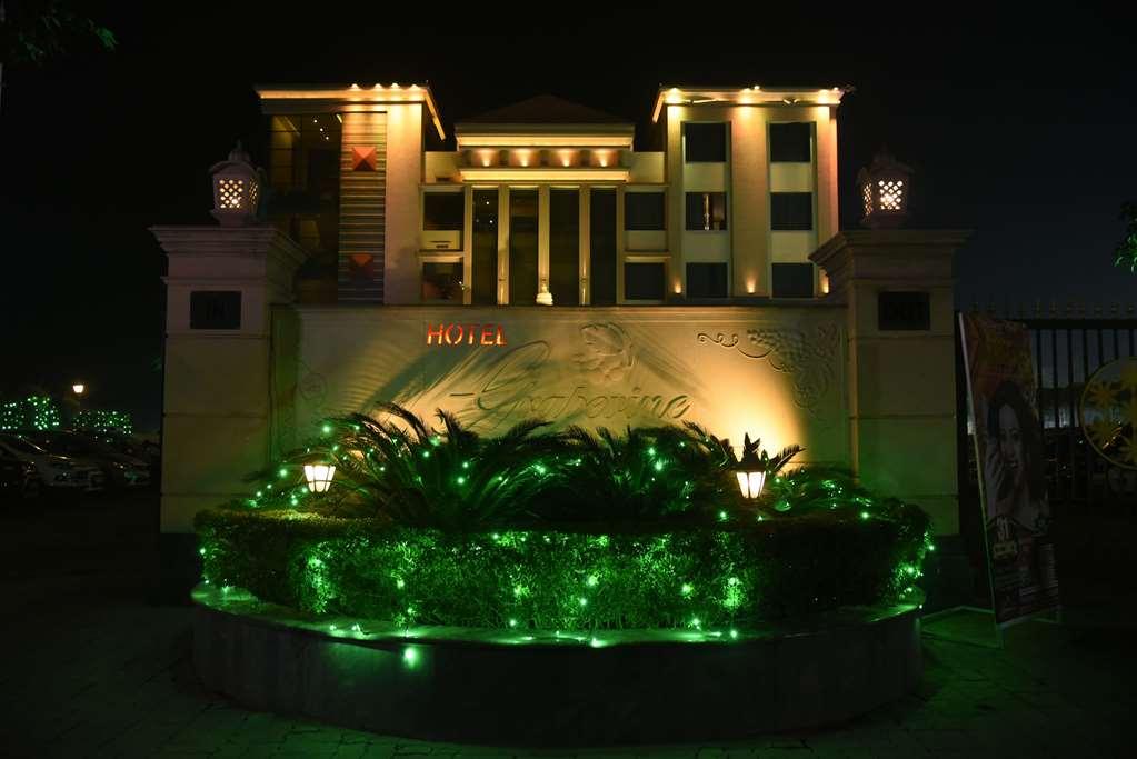 Ramada By Wyndham Varanasi Katesar Chandauli 外观 照片
