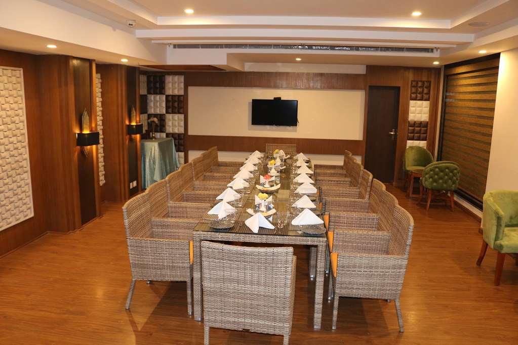 Ramada By Wyndham Varanasi Katesar Chandauli 设施 照片