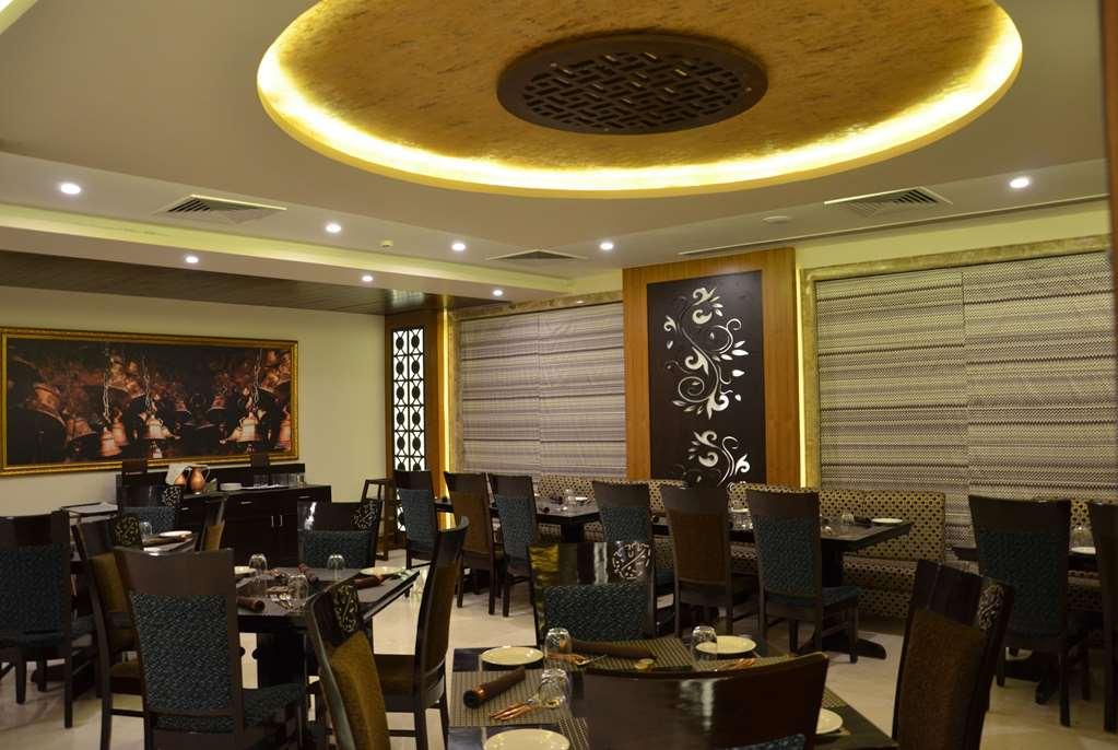 Ramada By Wyndham Varanasi Katesar Chandauli 餐厅 照片