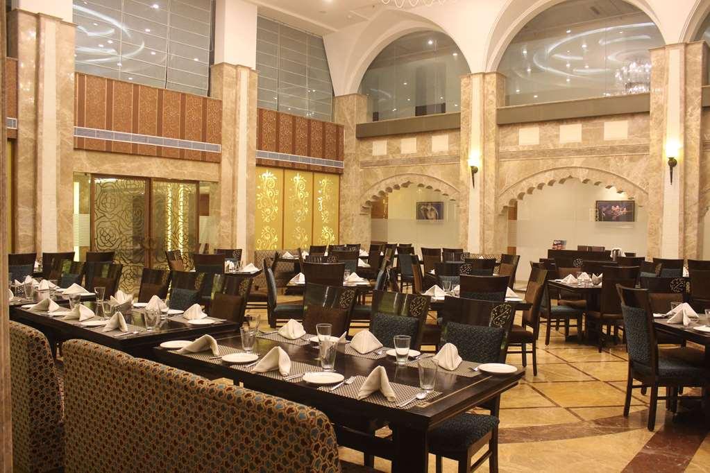 Ramada By Wyndham Varanasi Katesar Chandauli 餐厅 照片