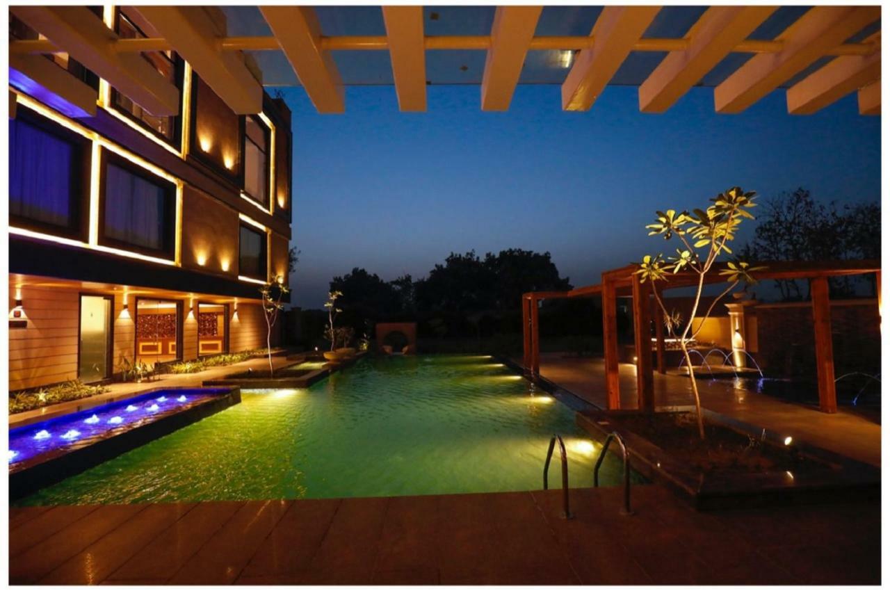 Ramada By Wyndham Varanasi Katesar Chandauli 外观 照片